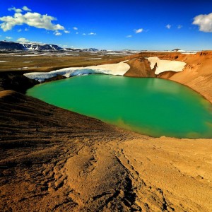 озеро в кратере
