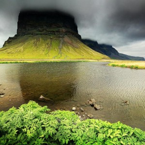 Исландия гора закрыта тучами