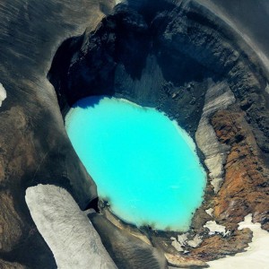 Исландия озеро внутри кратера