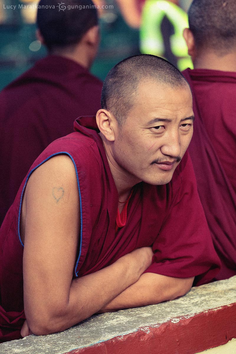 Тату на руке тибетского монаха. Фото Люся Маратканова