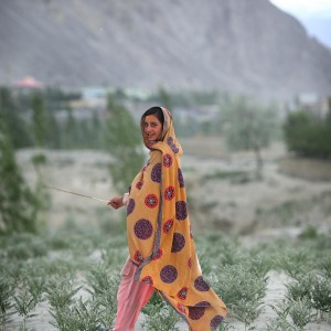 девочка в пустыне пакистана