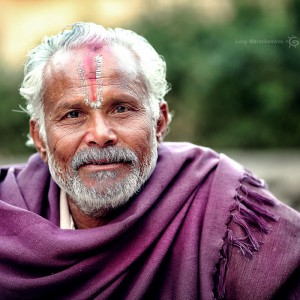 grau-haired man in laipur in india