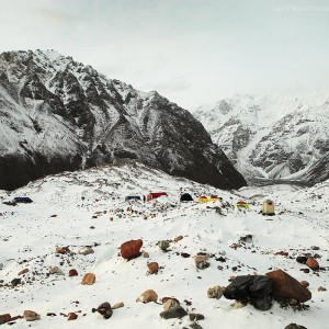 лагерь кемпинг в горах пакистана