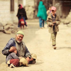 бедные люди на улицах пакистана