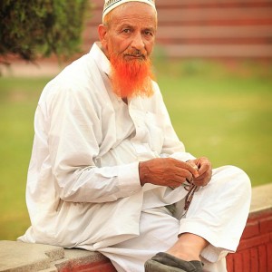 старик хоттабыч с рыжей бородой в пакистане