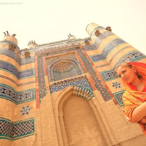 руины суфийских святынь в уч шариф в пакистане
