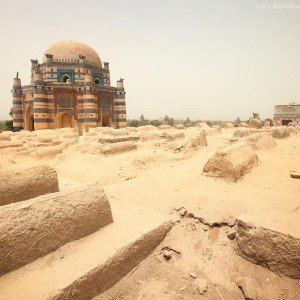 кладбище в уч шариф в пакистане