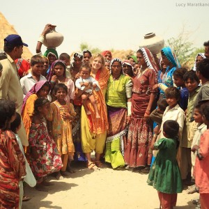 фотография с жителями деревни в пакистане