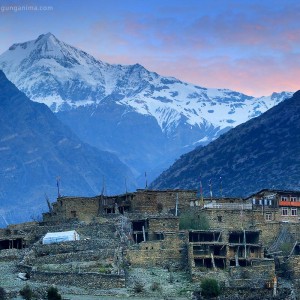 поселение в горах непала