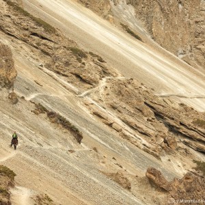 дорога в горах в непале