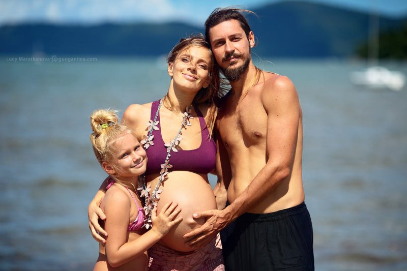 семейный портрет до родов с беременной женой в парати в бразилии