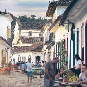 улицы исторической части парати в бразилии