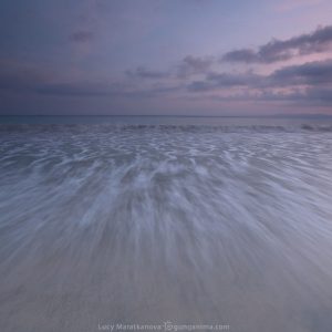 голубой закат на море у острова хэвелок в андаманских островах в индии